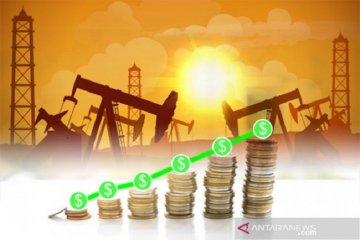 Harga minyak jatuh karena China berlakukan tarif baru barang-barang AS