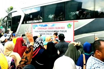 Calon haji Kotawaringin Timur berangkat menuju Banjarmasin