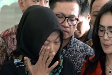 Menangis, Baiq Nuril bacakan surat permohonan amnesti