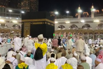 Suasana ibadah malam di Masjidil Haram