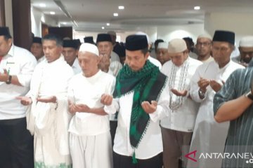 Calhaj asal Gowa shalat ghaib untuk Ichsan Yasin Limpo di Mekkah