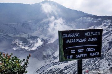 Status Tangkuban Parahu masih Waspada, belum diturunkan