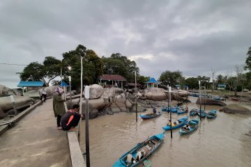 Nelayan Bintan tak bisa melaut akibat gelombang tinggi