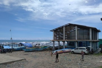 Warga pesisir Cianjur sempat mengungsi ke dataran tinggi