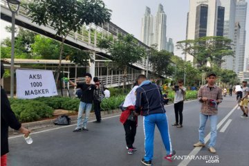 Komunitas pendaki gunung gelar aksi 1.000 masker di car free day