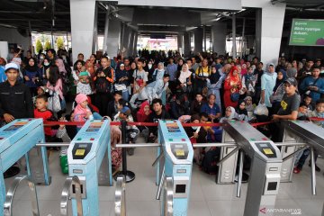 Kembali normal sejumlah jalur layanan "commuter line"