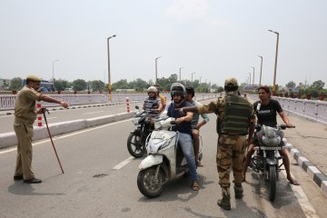 Pakistan putuskan jalur transpor ke India terkait Kashmir