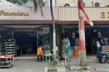 Sejumlah toko di Pasar Baru gunakan genset