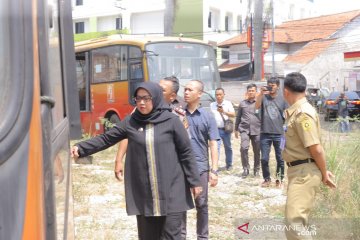 Bupati ingin ratusan Transjakarta terlantar di Bogor jadi Bus Sekolah