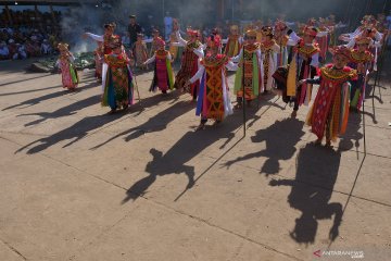 Pagelaran tarian sakral di Buleleng