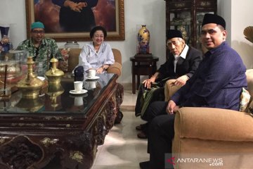 Megawati dan kader PDIP berduka atas wafatnya Mbah Moen