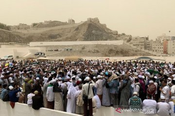 Pemakaman Mbah Moen dipadati jamaah haji asal Indonesia