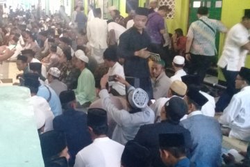 Keluarga Kiai Maimoen Zubair dari Rembang segera ke Mekkah