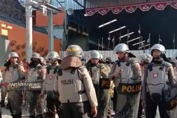 Penyegelan Pasar Tanjungsari Surabaya tanpa perlawanan