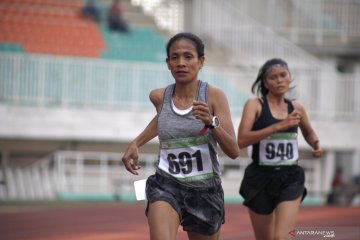 Mery Paijo dari NTT raih perak lari 10.000 meter putri senior