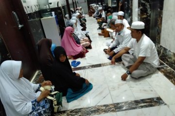 Jamaah haji Batam laksanakan Qulhu Tahlil doakan Mbah Moen