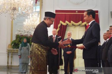 Presiden Jokowi ajak ngobrol 12 dubes baru negara sahabat