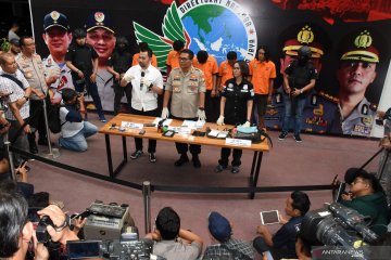Polisi bekuk 5 pemasok sabu-sabu Nunung