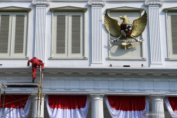 Kompleks Istana Kepresidenan berhias jelang peringatan HUT Ke-74 RI