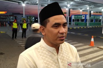 Keluarga KH Maimoen Zubair berangkat ziarah ke Mekkah