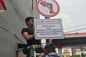 Sudinhub Jakut sosialisasikan ganjil genap di Jalan Gunung Sahari