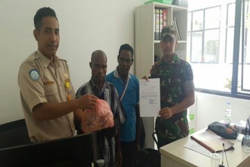 Bawa gelembung ikan ilegal, WN PNG diamankan saat melintas di Skouw