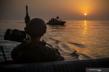 Kapal perang AS di Teluk sita komponen rudal canggih diduga dari Iran