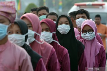 Upacara peringatan HUT Riau diselubungi asap