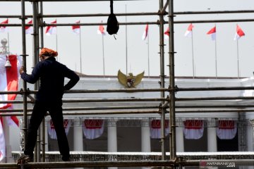 Persiapan peringatan HUT ke-74 RI di istana