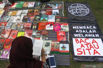 Solidaritas razia buku di Malang