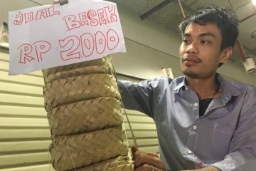 Sudin LH Jakbar prediksi besek bambu kurangi sampah plastik 40 persen