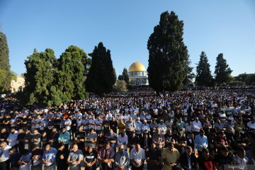 Sekitar 150 ribu orang shalat Idul Adha di kompleks Masjid Al Aqsa