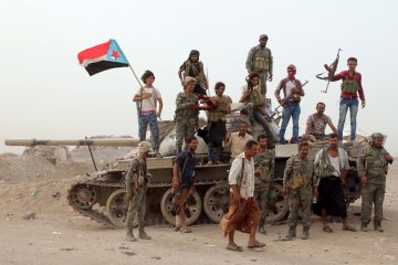 Koalisi pimpinan Saudi bergerak lawan separatis yang kuasai Aden