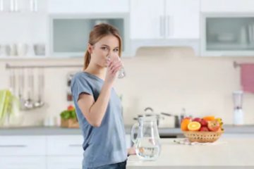 Minum air putih berlebihan dapat memicu hiponatremia