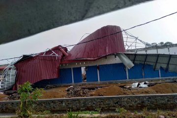 Angin kencang rusak 71 rumah di Sungai Ambawang