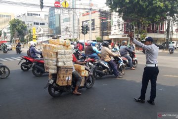 Polres Jakarta Barat sosialisasi ganjil genap di Tomang