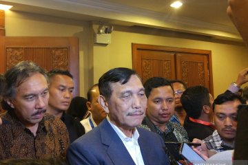 Bertemu CRCC, Luhut sebut China ingin garap kereta Jakarta-Surabaya