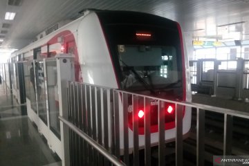 Komentar warga soal LRT Jakarta yang belum beroperasi