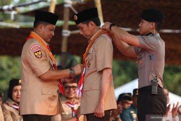 Presiden Joko Widodo terima penghargaan Tunas Kencana dari Pramuka