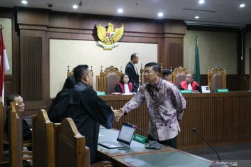 Pengusaha divonis 21 bulan penjara karena suap Direktur Krakatau Steel