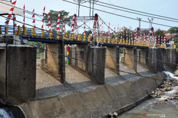 Debit air sungai Ciliwung terus menyusut