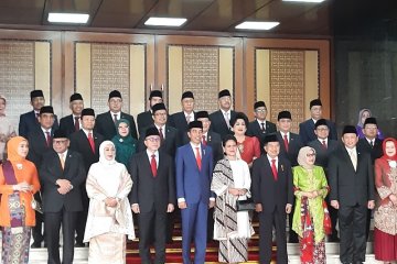 Iring-irigan kendaraan Presiden dan Wapres tiba di Gedung Parlemen