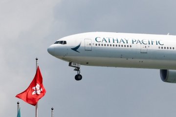 Pimpinan Cathay Pacific John Slosar mengundurkan diri