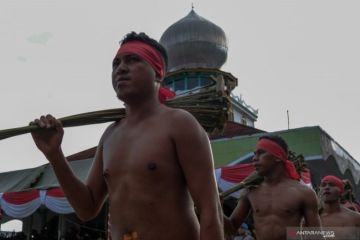 Tradisi Pukul Sapu negeri Mamala