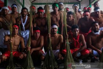 Tradisi Pukul Sapu negeri Mamala