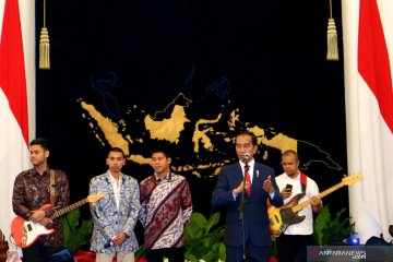 Siswa dari Sulsel dapat sepatu dari Presiden Jokowi