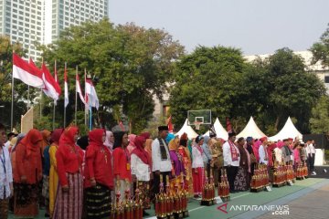 Upacara HUT RI, pejabat dan pegawai Kemenpora kenakan pakaian adat