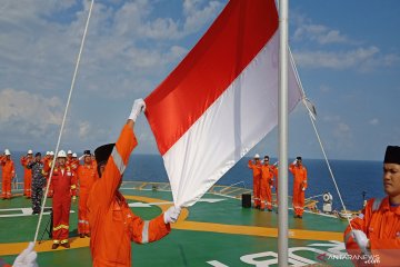 Bendera Merah Putih berkibar di Anjungan Lepas Pantai Ruby