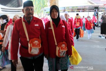 Jamaah haji asal Sukoharjo tiba bandara Adi Soemarmo