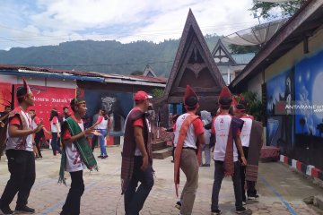 Kain khas "ulos" diburu peserta SMN asal Sulawesi Tengah